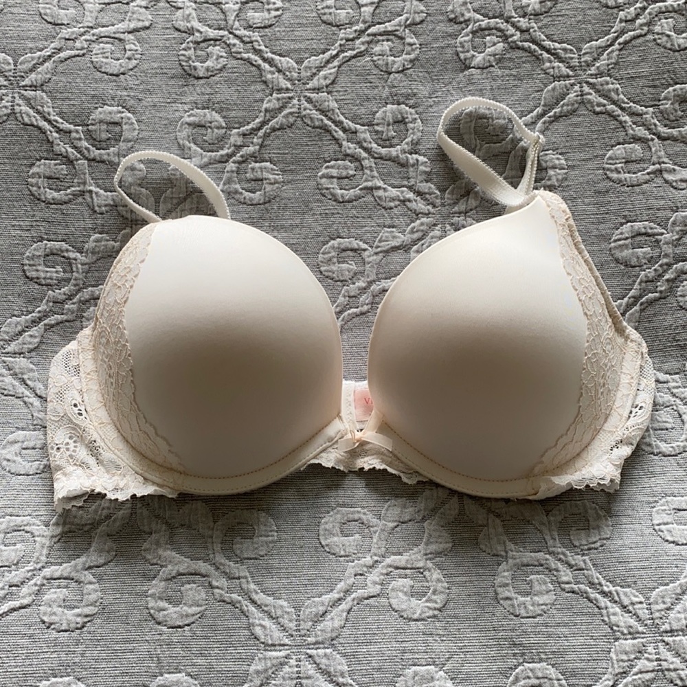 Victoria’s Secret Very Sexy White Lace Bra